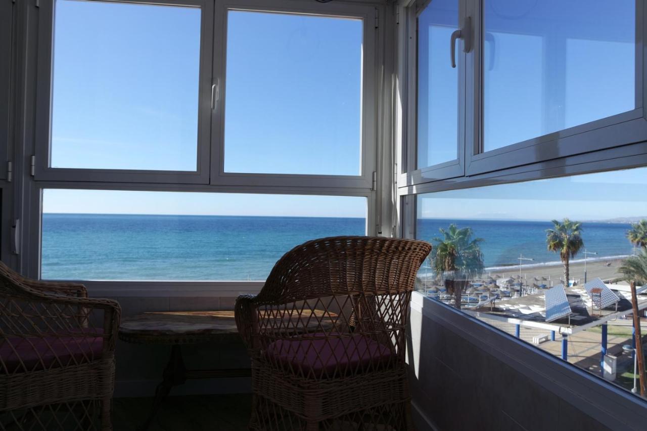 Beachfront 82 *